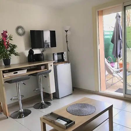 Studio Piscine Terrasse à 5min Plage Apartamento Antibes